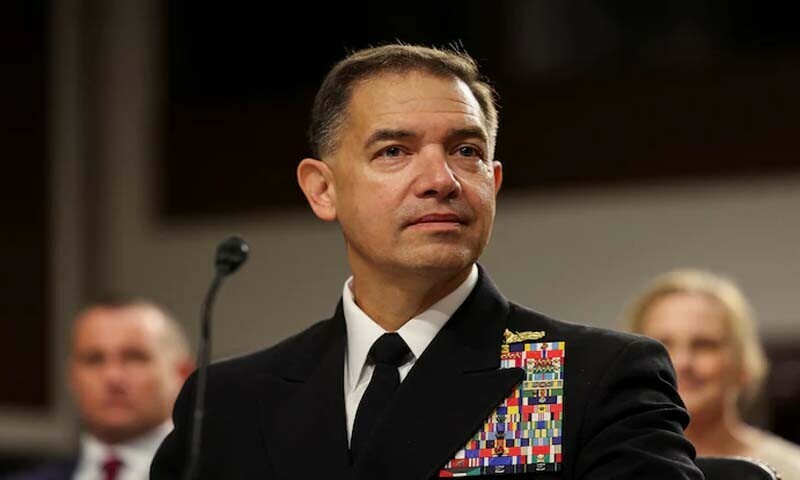 ٹرمپ نے وائس ایڈمرل چارلس بریڈ کوپرکو ترقی دینے اور یو ایس سینٹرل کمانڈ کی سربراہی کیلئے نامزد کیا ہے
—فوٹو: رائٹرز ٹرمپ نے وائس ایڈمرل چارلس بریڈ کوپرکو ترقی دینے اور یو ایس سینٹرل کمانڈ کی سربراہی کیلئے نامزد کیا ہے
—فوٹو: رائٹرز