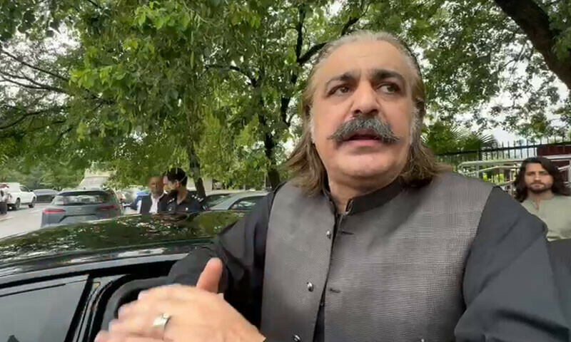 &mdash; فوٹو: عارف حیات