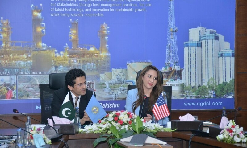 Federal Minister Petroleum Ali Pervaiz Malik and US Chargé d’Affaires Natalie Baker co-hosted a webinar to promote investment in Pak’s mining sector amongst American investors at OGDCL head office in Islamabad on June 25. — Press Information Department (PID)