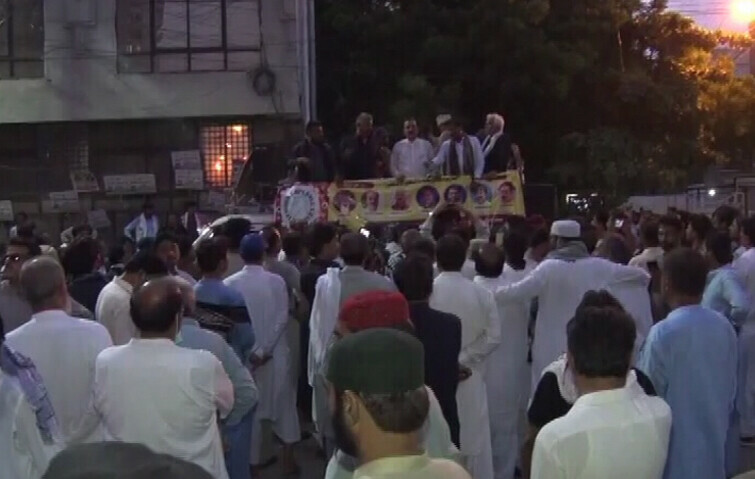 Protesters of Sindh Employees’ Alliance, Karachi, June 30. — DawnNewsTV