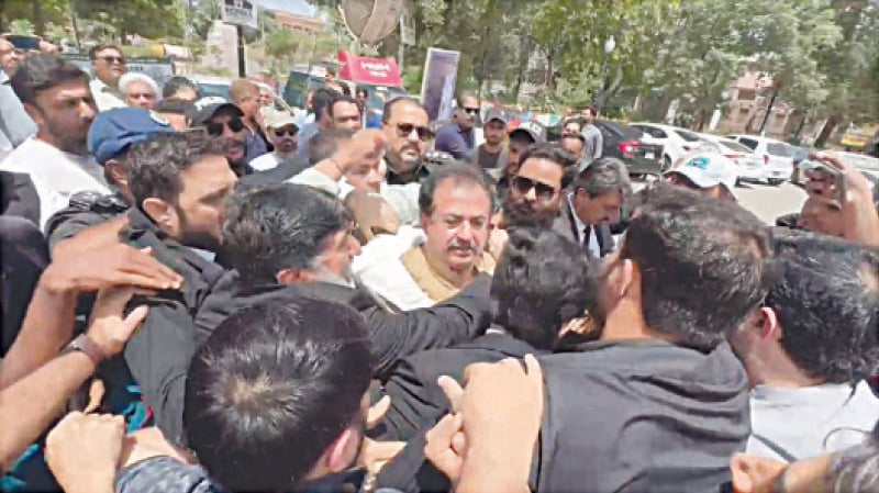 Policemen attempt to arrest PTI leader Haleem Adil Sheikh, while his lawyers and supporters resist.&mdash;Dawn