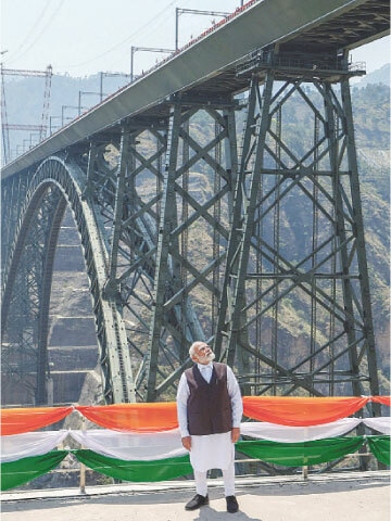 Indian PM Narendra Modi visits the Chenab Rail Bridge in held Kashmir.&mdash;AFP