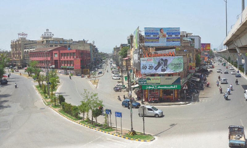 With temperatures in the twin cities rising over 40&deg;C, the three roads &mdash; Liaquat Road, College Road and Murree Road see very thin traffic in the afternoon due to the hot weather. &mdash; Online
