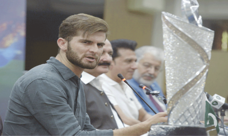 ISLAMABAD: Lahore Qalandars captain Shaheen Shah Afridi gestures during a press conference at the Press Information Department on Thursday.—Mohammad Asim/White Star