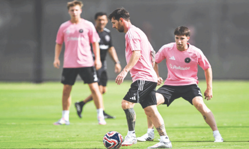 FORT LAUDERDALE: Inter Miami’s Lionel Messi (C) and team-mates attend a training session on Friday.—AFP
