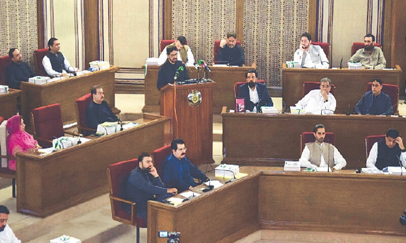 QUETTA: Finance Minister Mir Shoaib Nosherwani presents the budget for fiscal year 2025-26 in Balochistan Assembly on Tuesday.—PPI