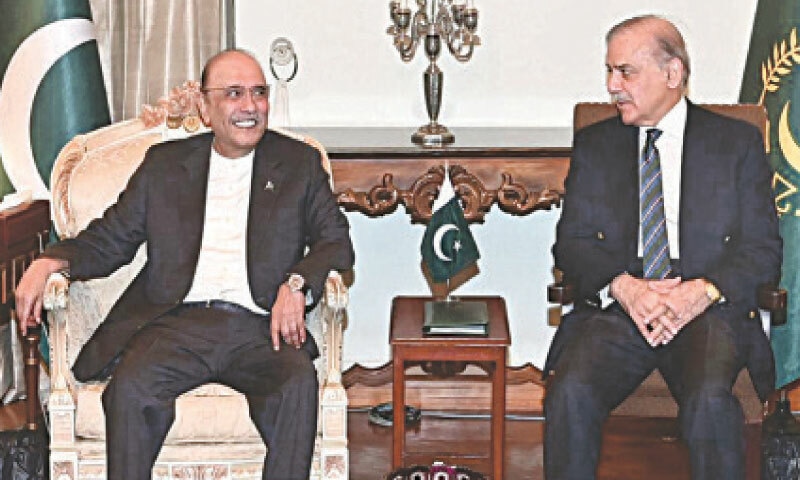 President Asif Ali Zardari during a meeting with Prime Minister Shehbaz Sharif at Aiwan-i-Sadr.—White Star