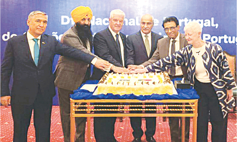 National Assembly Speaker Sardar Ayaz Sadiq, Education Minister Khalid Maqbool Siddiqui, Ambassador of Portugal to Pakistan Frederico Silva, European Union Ambassador to Pakistan Dr Riina Kionka and others cut a cake on the occasion of Portugal’s National Day in Islamabad on Tuesday. — White Star