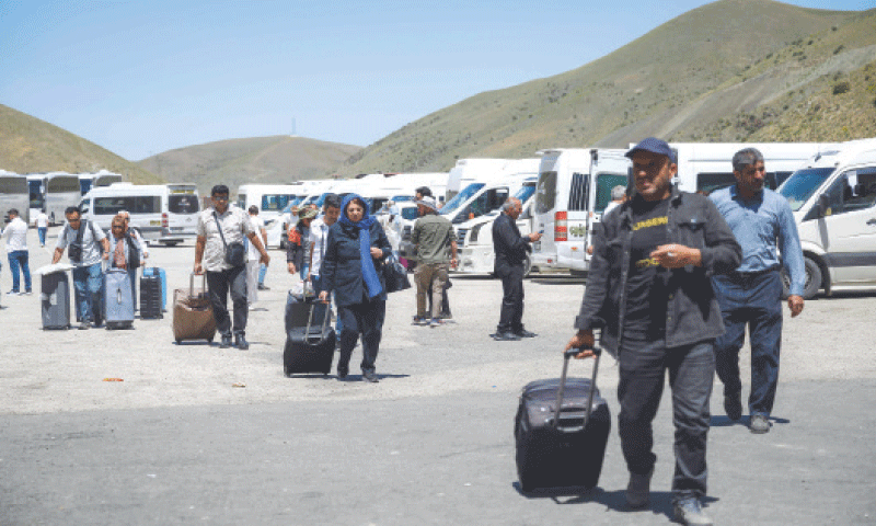 Iranians arrive in Turkiye via the Razi-Kapik&ouml;y border crossing on Thursday.&mdash;AFP