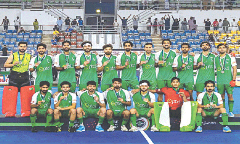 PAKISTAN pose with their silver medals on the podium after losing to New Zealand in the FIH Nations Cup final on Saturday.&mdash;courtesy FIH