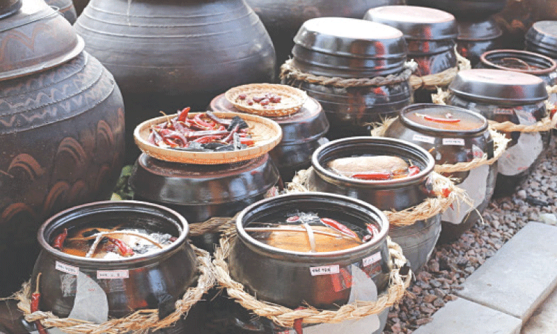 Jangdokdae, the traditional the earthenware jar.—Courtesy The Korea Herald