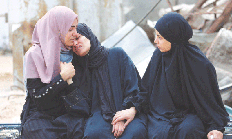 GAZA: Mourners grieve at the funeral of someone killed on Monday while attempting to get aid at a distribution point near the Israeli-controlled Zikim border crossing.&mdash;AFP