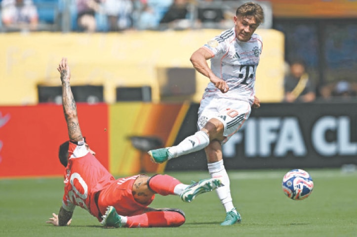 CHARLOTTE (North Carolina): Benfica&rsquo;s Nicolas Otamendi (L) blocks a shot by Bayern Munich&rsquo;s Tom Bischof during the Group &lsquo;C&rsquo; match at the Bank of America Stadium.&mdash;AFP