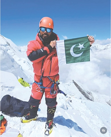 Sirbaz Khan on Mt Kanchenjunga