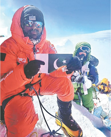Saad Munawar scales Mt Everest