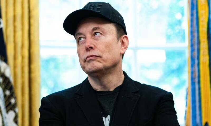 مسک نے انتخابات میں ٹرمپ اور دیگر ریپبلکن امیدواروں کی حمایت کیلئے 27 کروڑ ڈالر سے زائد خرچ کیے تھے
—فائل فوٹو: اے ایف پی مسک نے انتخابات میں ٹرمپ اور دیگر ریپبلکن امیدواروں کی حمایت کیلئے 27 کروڑ ڈالر سے زائد خرچ کیے تھے
—فائل فوٹو: اے ایف پی