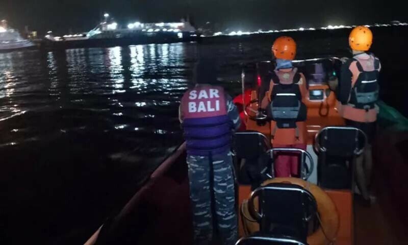 17 ہزار سے زائد جزائر پر مشتمل ملک انڈونیشیا میں کشتی کے حادثات عام ہیں — فوٹو: بالی سرچ اینڈ ریسکیو 17 ہزار سے زائد جزائر پر مشتمل ملک انڈونیشیا میں کشتی کے حادثات عام ہیں — فوٹو: بالی سرچ اینڈ ریسکیو