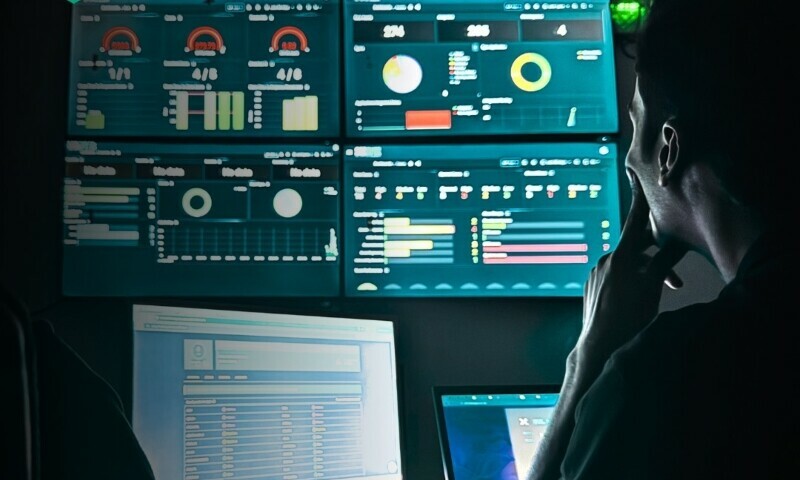 An analyst looks at a monitor. — Instagram/@socbyte