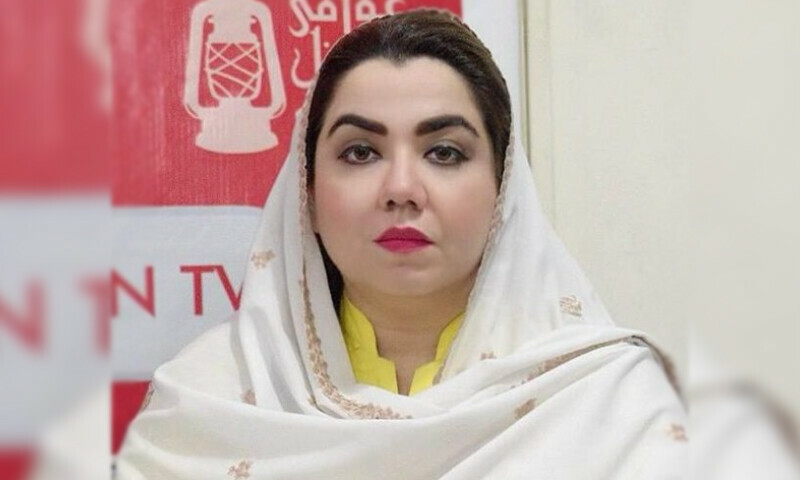 ثمر بلور، بشیر بلور کی بہو اور شہید اے این پی رہنما ہارون بلور کی بیوہ ہیں — فوٹو: ڈان نیوز ثمر بلور، بشیر بلور کی بہو اور شہید اے این پی رہنما ہارون بلور کی بیوہ ہیں — فوٹو: ڈان نیوز