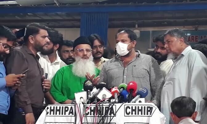 The brother of the late actor Humaira Asghar Ali, Naveed Asghar, speaks to media in Karachi, July 11. — DawnNewsTV