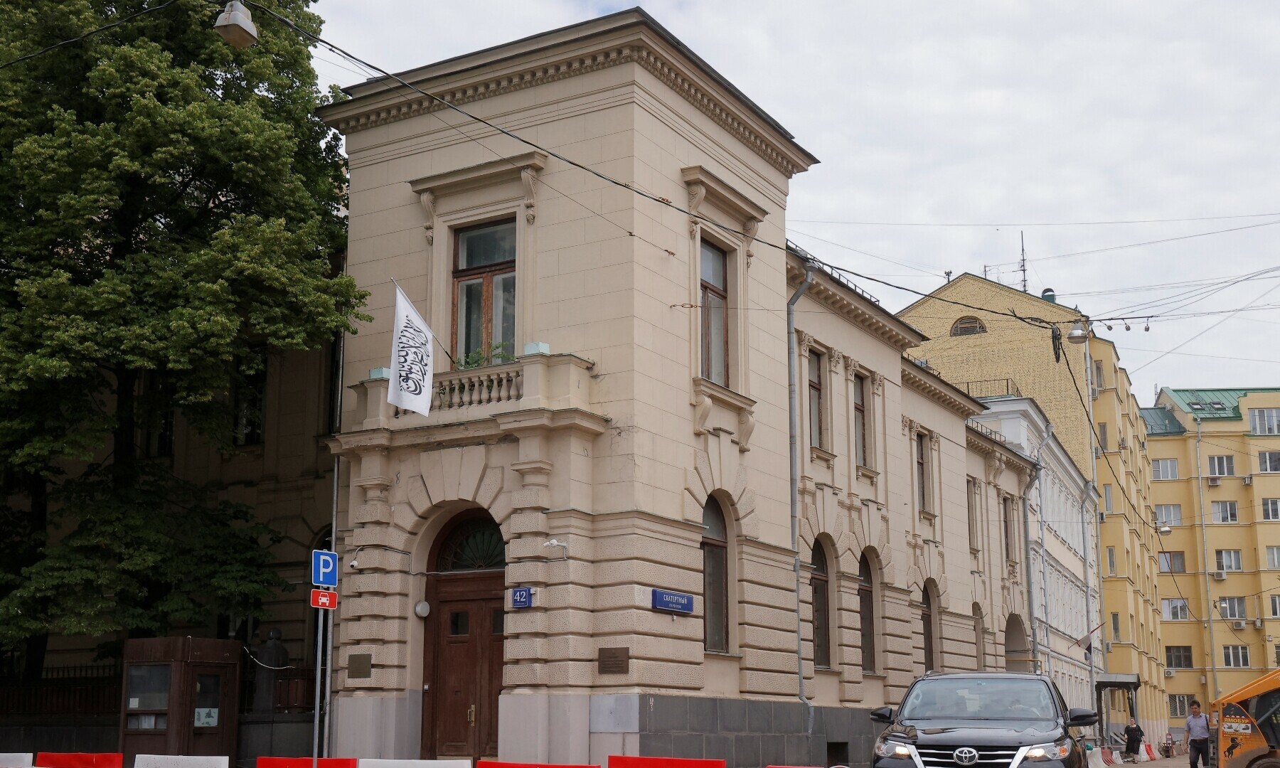 A view shows the Islamic Emirate of Afghanistan flag at the Afghan embassy in Moscow, Russia on July 4, 2025. — Reuters/Maxim Shemeto