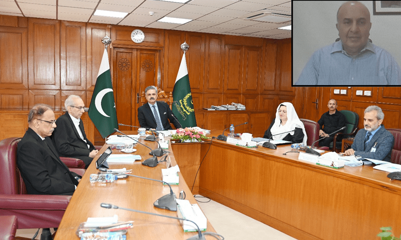 اجلاس میں آرٹیکل 209 کے تحت دائر 24 شکایات کا جائزہ لیا گیا — فوٹو: ڈان نیوز اجلاس میں آرٹیکل 209 کے تحت دائر 24 شکایات کا جائزہ لیا گیا — فوٹو: ڈان نیوز