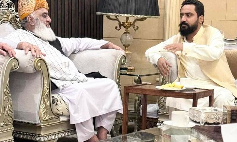 — فائل فوٹو: فرخ کھوکھر/ فیس بک — فائل فوٹو: فرخ کھوکھر/ فیس بک