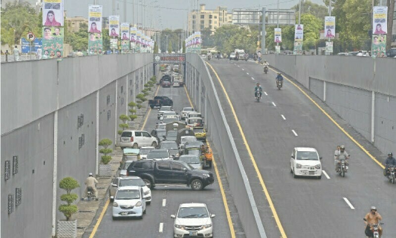 Traffic in a disarray at GPO underpass soon after its inauguration by Punjab Chief Minister Maryam Nawaz in Rawalpindi on Tuesday. — Photo by Mohammad Asim