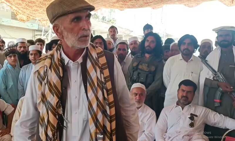 مروت قومی بیٹنی تحریک کے سربراہ کی گاڑی پر گزشتہ اتوار کو دیسی ساختہ بم سے حملہ کیا گیا تھا۔
—فوٹو: فیس بک مروت قومی بیٹنی تحریک کے سربراہ کی گاڑی پر گزشتہ اتوار کو دیسی ساختہ بم سے حملہ کیا گیا تھا۔
—فوٹو: فیس بک