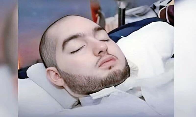 ’سویا ہوا شہزادہ‘ کا ہیش ٹیگ سوشل میڈیا پر ٹرینڈ کرنے لگا، ہزاروں افراد نے تعزیت پیش کی.
—فوٹو: ایکس ’سویا ہوا شہزادہ‘ کا ہیش ٹیگ سوشل میڈیا پر ٹرینڈ کرنے لگا، ہزاروں افراد نے تعزیت پیش کی.
—فوٹو: ایکس