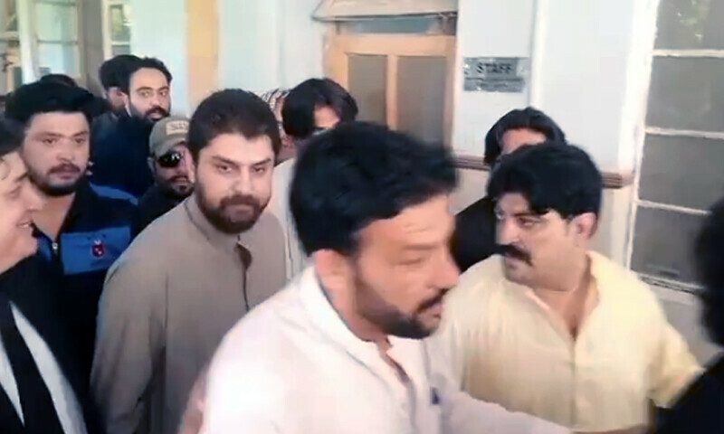 فوٹو: ڈان نیوز فوٹو: ڈان نیوز