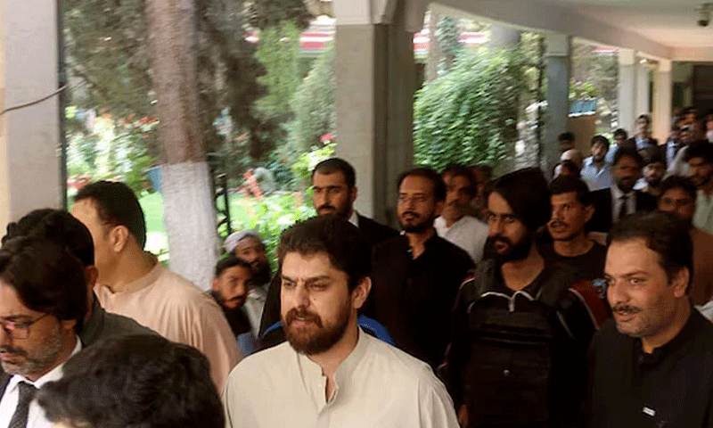 A picture of tribal leader Sardar Sherbaz Satakzai at the Quetta Anti-Terrorism Court on July 23. — DawnNewsTV