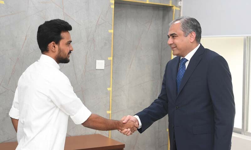 محسن نقوی نے بنگلہ دیش کے وفد کو نادرا کے دورے کی دعوت دی، وفد جلد پاکستان آئے گا
— فوٹو: پی آئی ڈی/ ڈھاکا محسن نقوی نے بنگلہ دیش کے وفد کو نادرا کے دورے کی دعوت دی، وفد جلد پاکستان آئے گا
— فوٹو: پی آئی ڈی/ ڈھاکا