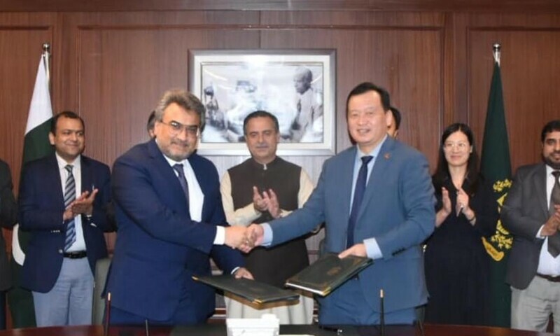 A memorandum of understanding signing ceremony between the Pakistan National Shipping Corporation and Shandong Xinxu Group Corporation in Islamabad on Thursday. — PID