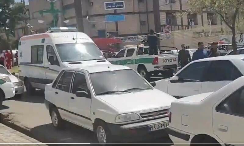 ایران کے شہر سردشت میں پاسدارانِ انقلاب کے اڈے پر دہشت گرد حملے میں ایک اہلکار شہید بھی ہوا۔
—فوٹو: اسکرین گریب/پریس ٹی وی ایران کے شہر سردشت میں پاسدارانِ انقلاب کے اڈے پر دہشت گرد حملے میں ایک اہلکار شہید بھی ہوا۔
—فوٹو: اسکرین گریب/پریس ٹی وی