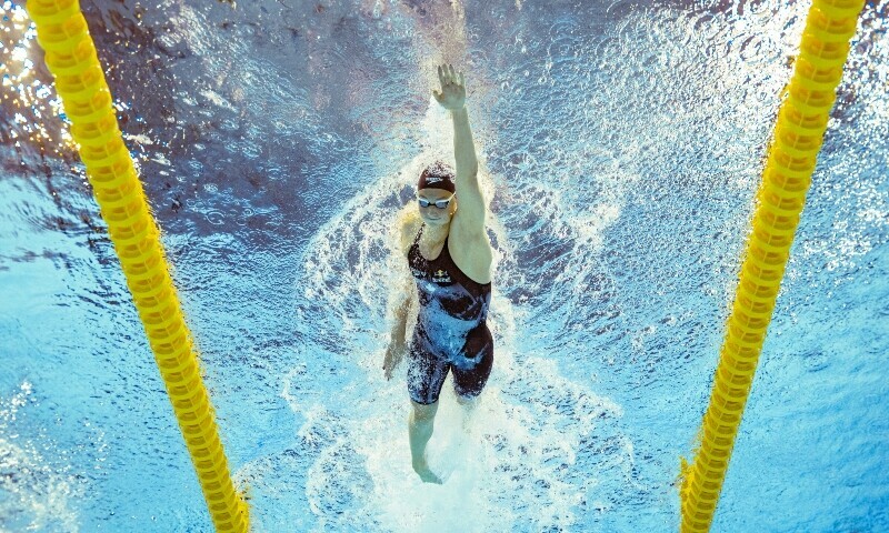 An underwater view shows Canada’s swimmer Summer Mcintosh as she competes in the final of the women’s 200m individual medley swimming event during the 2025 World Aquatics Championships in Singapore on July 28. — AFP