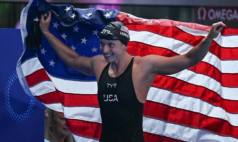 US’ swimmer Katie Ledecky celebrates with the United States flag after winning the final of the women’s 1500m freestyle swimming event during the 2025 World Aquatics Championships in Singapore on July 29, 2025. — AFP