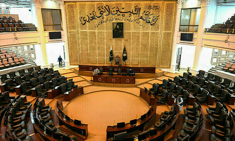 سینیٹ کی یہ نشست پی ٹی آئی کی سینیٹر ثانیہ نشتر کے استعفے کے بعد خالی ہوئی تھی.
—فائل فوٹو: اے ایف پی سینیٹ کی یہ نشست پی ٹی آئی کی سینیٹر ثانیہ نشتر کے استعفے کے بعد خالی ہوئی تھی.
—فائل فوٹو: اے ایف پی