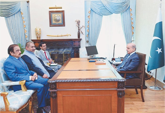  PM Shehbaz Sharif exchanges views with MNA Chaudhry Usman Ali. PM’s aide Rana Sanaullah is also present.—PPI 