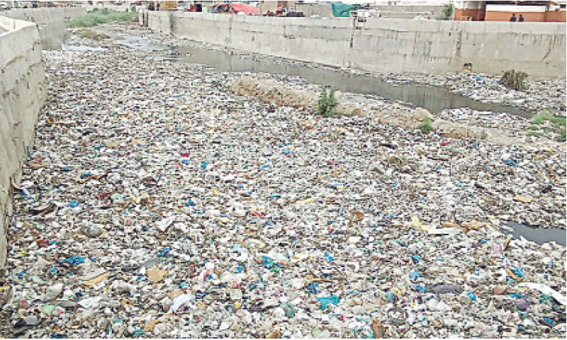The drain near the Dr Ziauddin Hospital in North Nazimabad is brimming with garbage.—Fahim Siddiqi / White Star