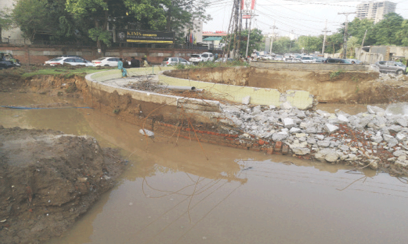 LAHORE: Work in progress on the roundabout on Zahoor Elahi Road. — White Star LAHORE: Work in progress on the roundabout on Zahoor Elahi Road. — White Star