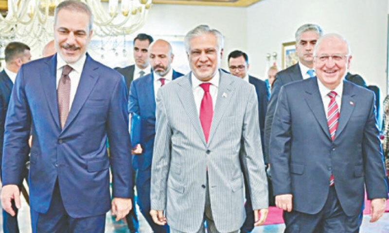 DEPUTY PM Ishaq Dar walks alongside Turkish Foreign Minister Hakan Fidan and Defence Minister Yasar Güler.
—X/MIshaqDar50