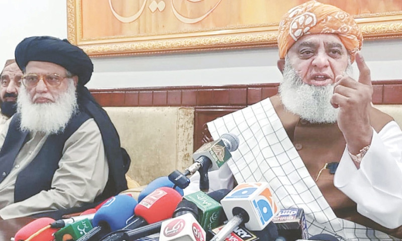 Maulana Fazlur Rehman addresses a press conference on Saturday.—PPI
