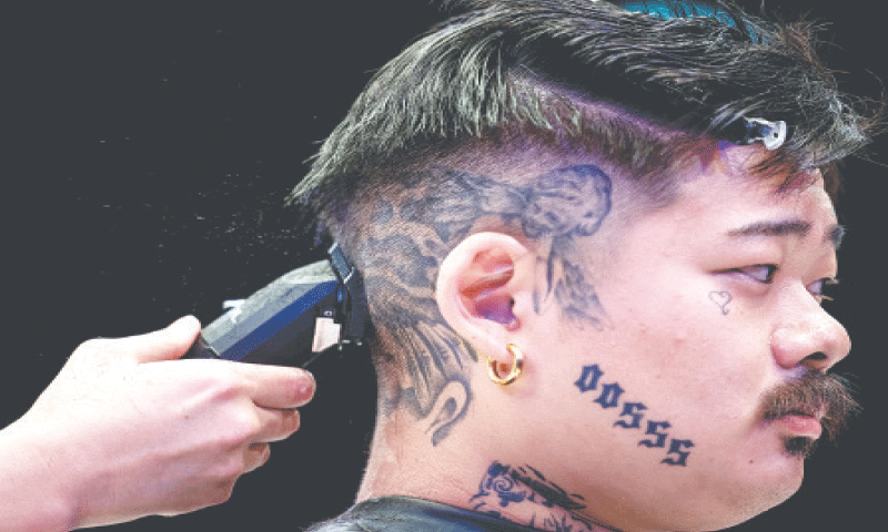 A BARBER gives a model a haircut during the World Barber Classic in Tokyo.—AFP