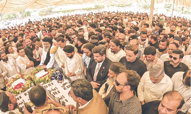 A large number of people, including the Sindh governor and the city mayor, offer funeral prayers for the slain Sabri qawwals at the KMC park in PIB Colony. 
—Fahim Siddiqi / White Star