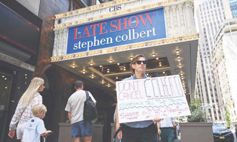 A DEMONSTRATOR holds a sign in support of Stephen Colbert outside the Ed Sullivan Theater in New York, where The Late Show with Stephen Colbert is produced.—AFP