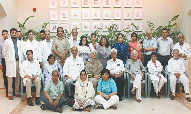 Mrs Mustafa (seated on chair, fourth from left) with Dr Adib Rizvi sitting to her left in a group photo of Dawn staffers and doctors, taken during a meet-up at the Sindh Institute of Urology and Transplantation (SIUT), in honour of Mrs Mustafa winning the IWMF Lifetime Achievement Award in 2012. Three of her mentees, including the writer (bottom right) sat at
her feet to show their respect | Fahim Siddiqi/White Star