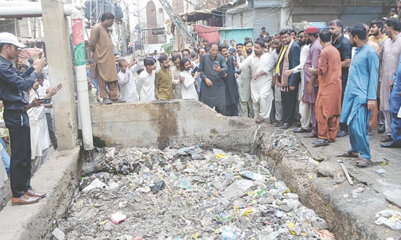 RESIDENTS of a Hyderabad locality show Governor Kamran Tessori a choked nullah along the city’s major cloth market—Dawn RESIDENTS of a Hyderabad locality show Governor Kamran Tessori a choked nullah along the city’s major cloth market—Dawn