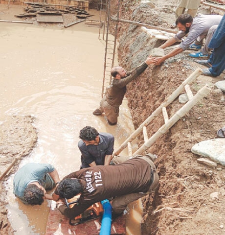  , 