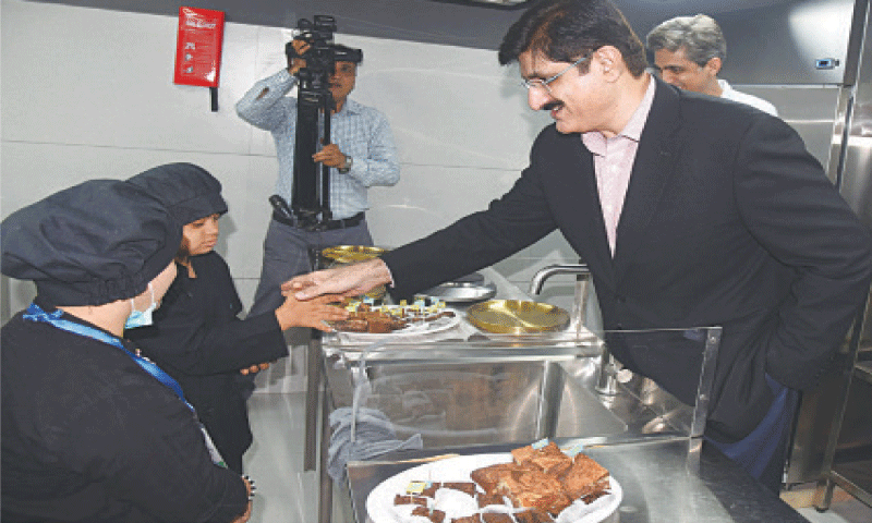 CM Murad Ali Shah interacts with students at the KDSP centre.&mdash;Dawn